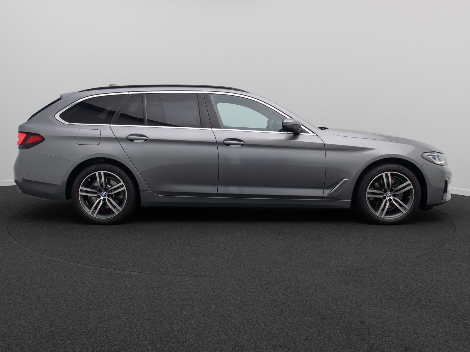 Fahrzeugabbildung BMW 520d xD Kamera HUD DAB AHK Alarm ACC Laser Sport