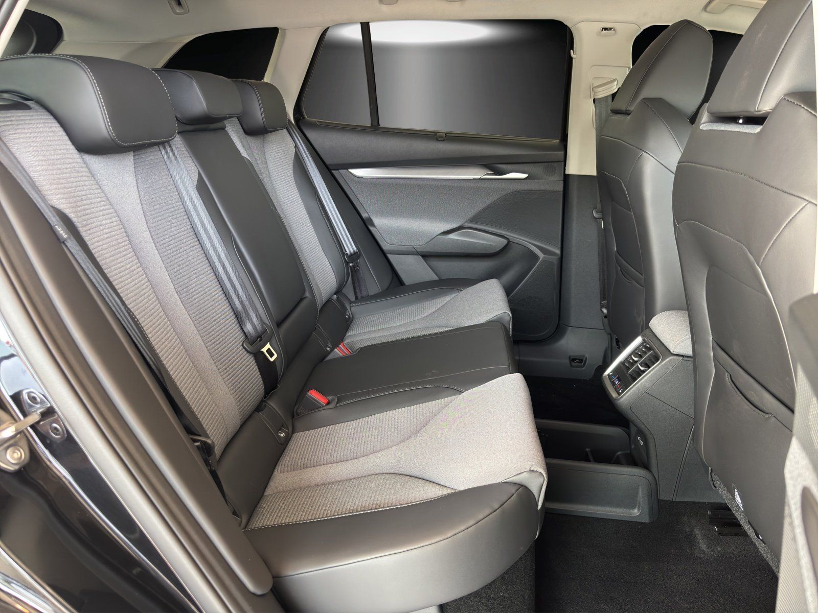 Fahrzeugabbildung SKODA Enyaq 60