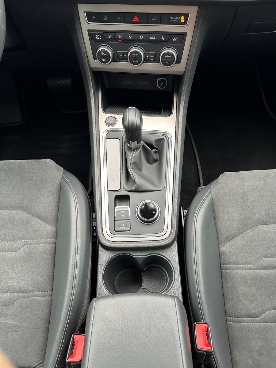 Fahrzeugabbildung SEAT Ateca 2.0 TDI DSG Xperience NAV+LED+KAM+18ZO+ACC
