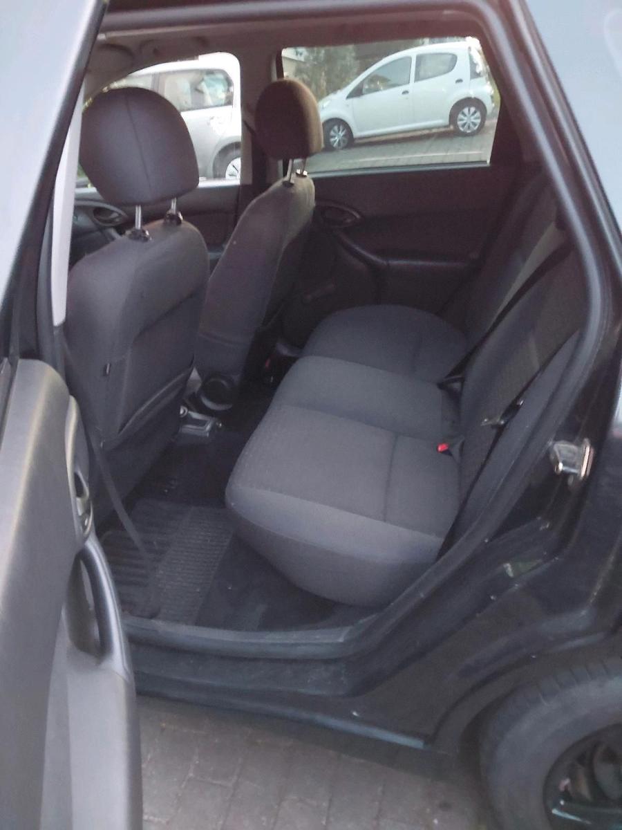 Ford Focus 2004 — interior