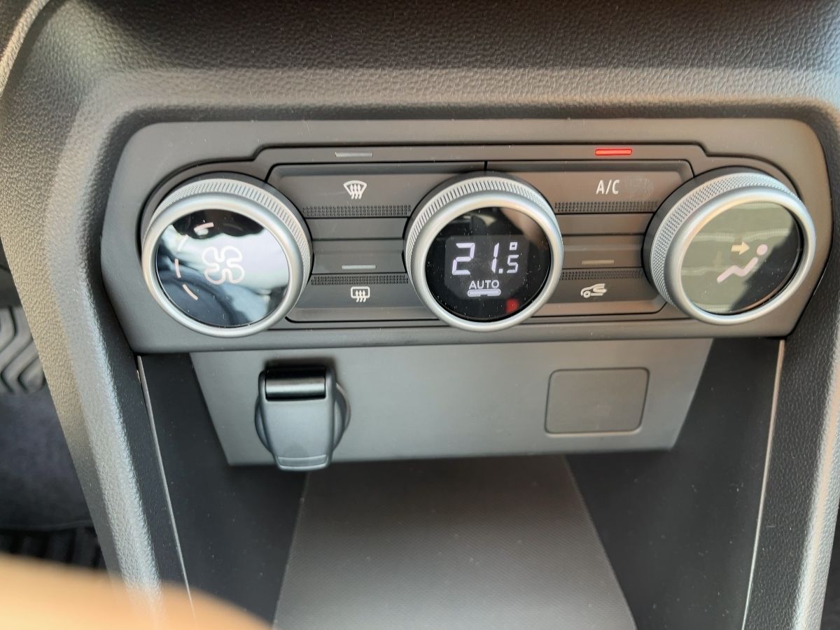 Fahrzeugabbildung Dacia Jogger Expression HYBRID 140 SHZ Kamera