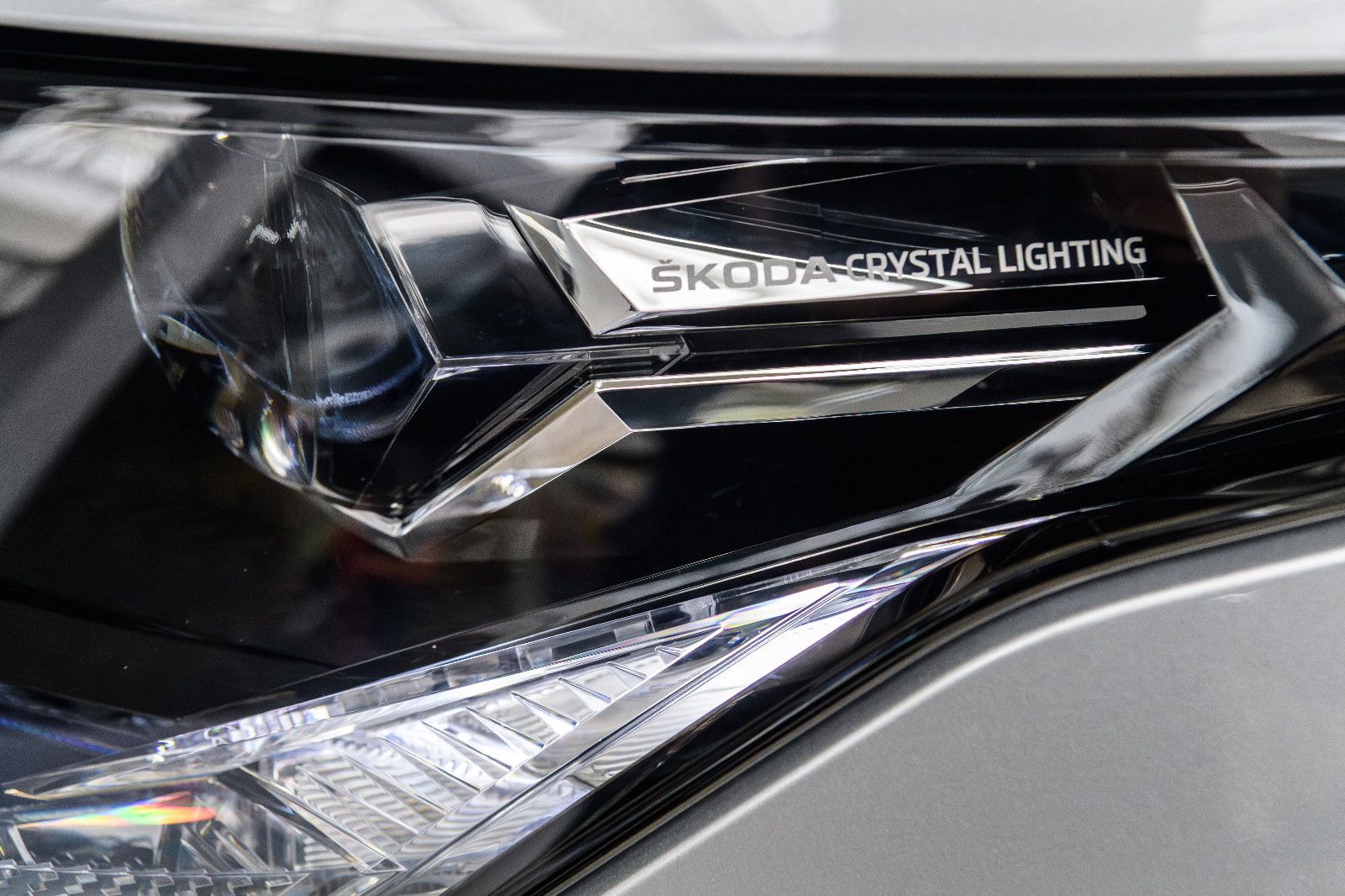 Fahrzeugabbildung SKODA Enyaq 60 Loft MATRIX-LED+RFK+NAVI+KEYLESS+SZH