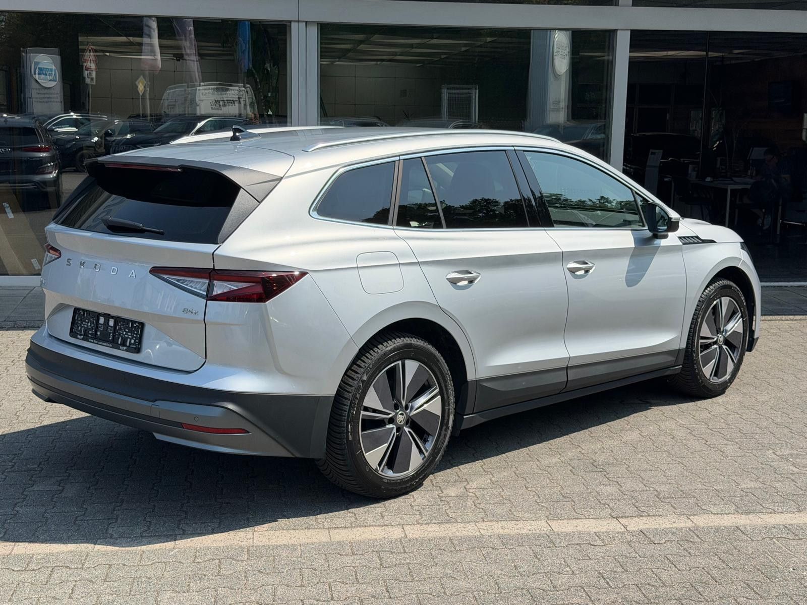 Fahrzeugabbildung SKODA Enyaq 85 4x4 Loft NAVI+LED+SHZ+KAMER+ACC+DAB+WP+
