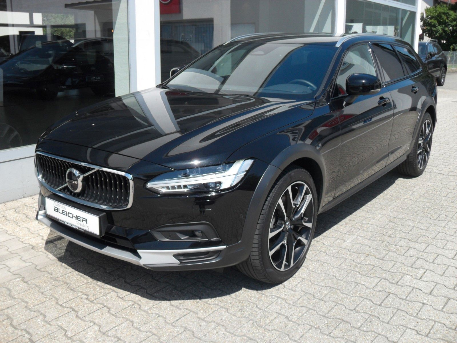 Fahrzeugabbildung Volvo V90 B4 Cross Country Plus AWD