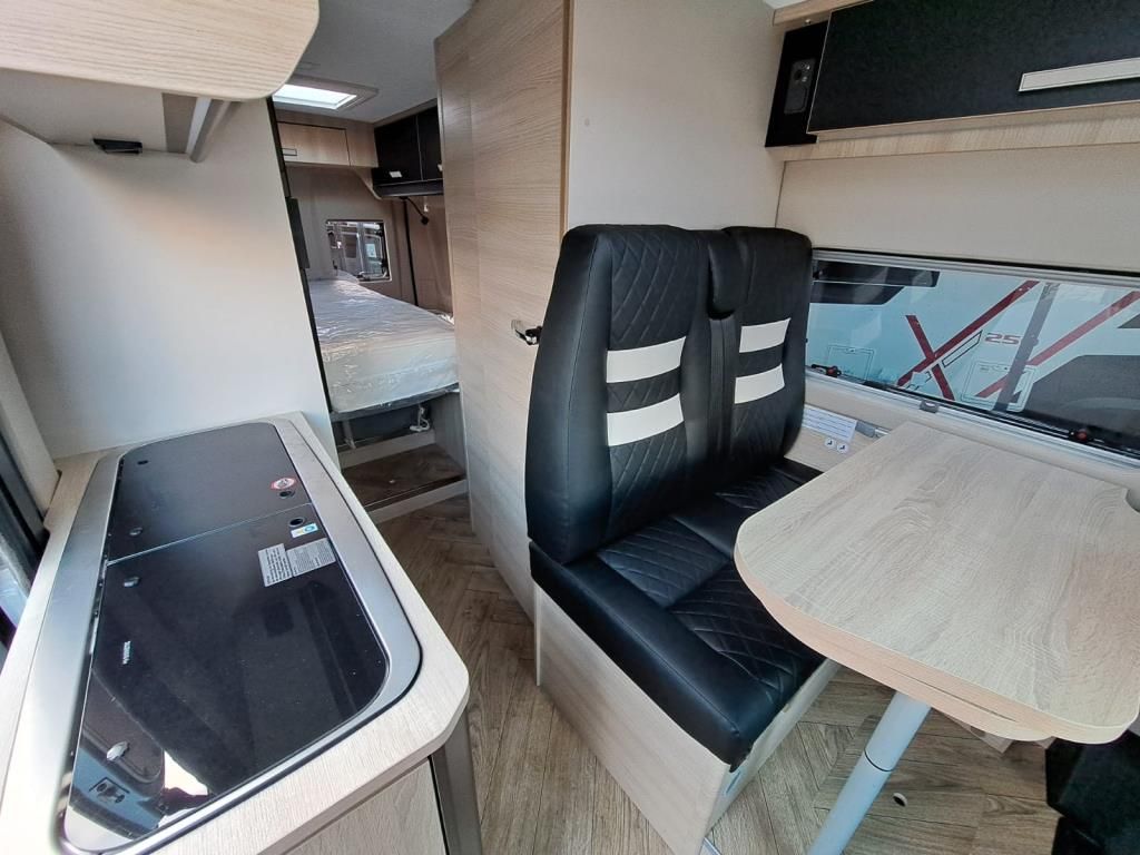 Autohaus Zimpel & Franke -  Challenger V217 Sport wenig km +Markise+Solar+Fahrradträger - Bild 8