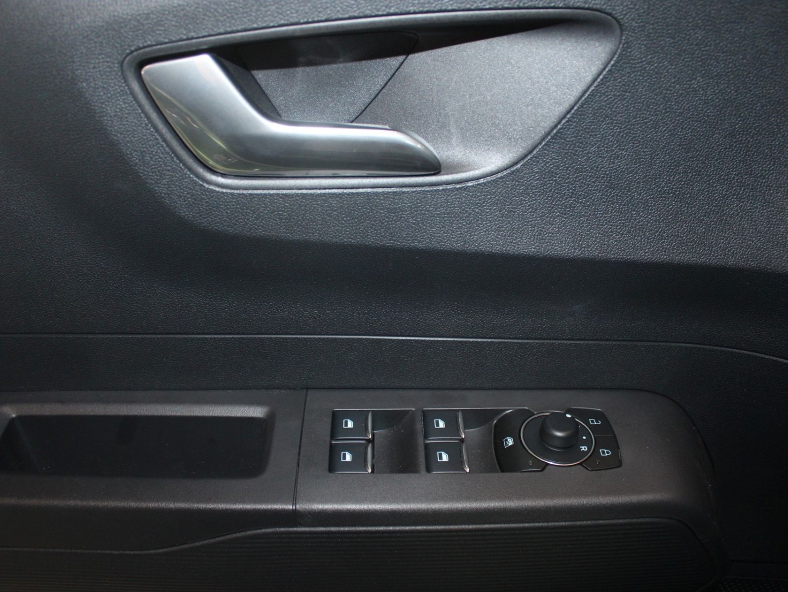Fahrzeugabbildung Ford Tourneo Courier Titanium Automatik FahrerAssPak