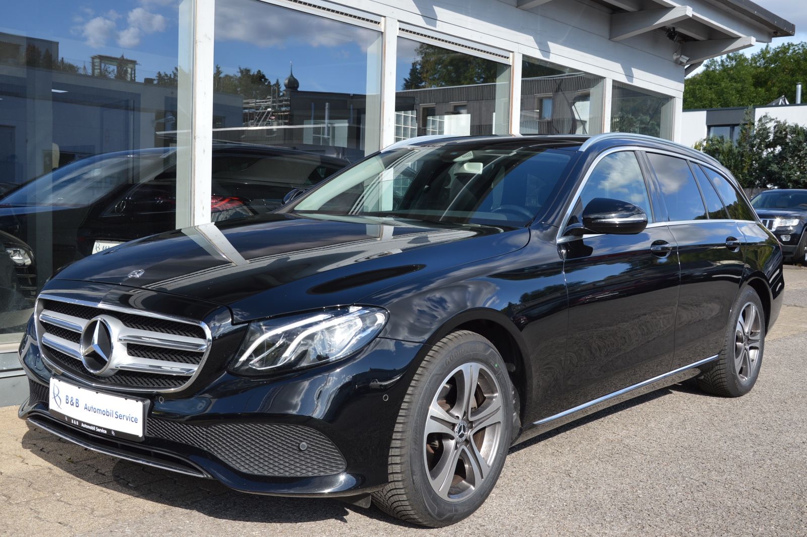 Mercedes-Benz E 200 d *NAVI*CAM*AHK*9-G*DISTRONIC*LED*AMBIENTE