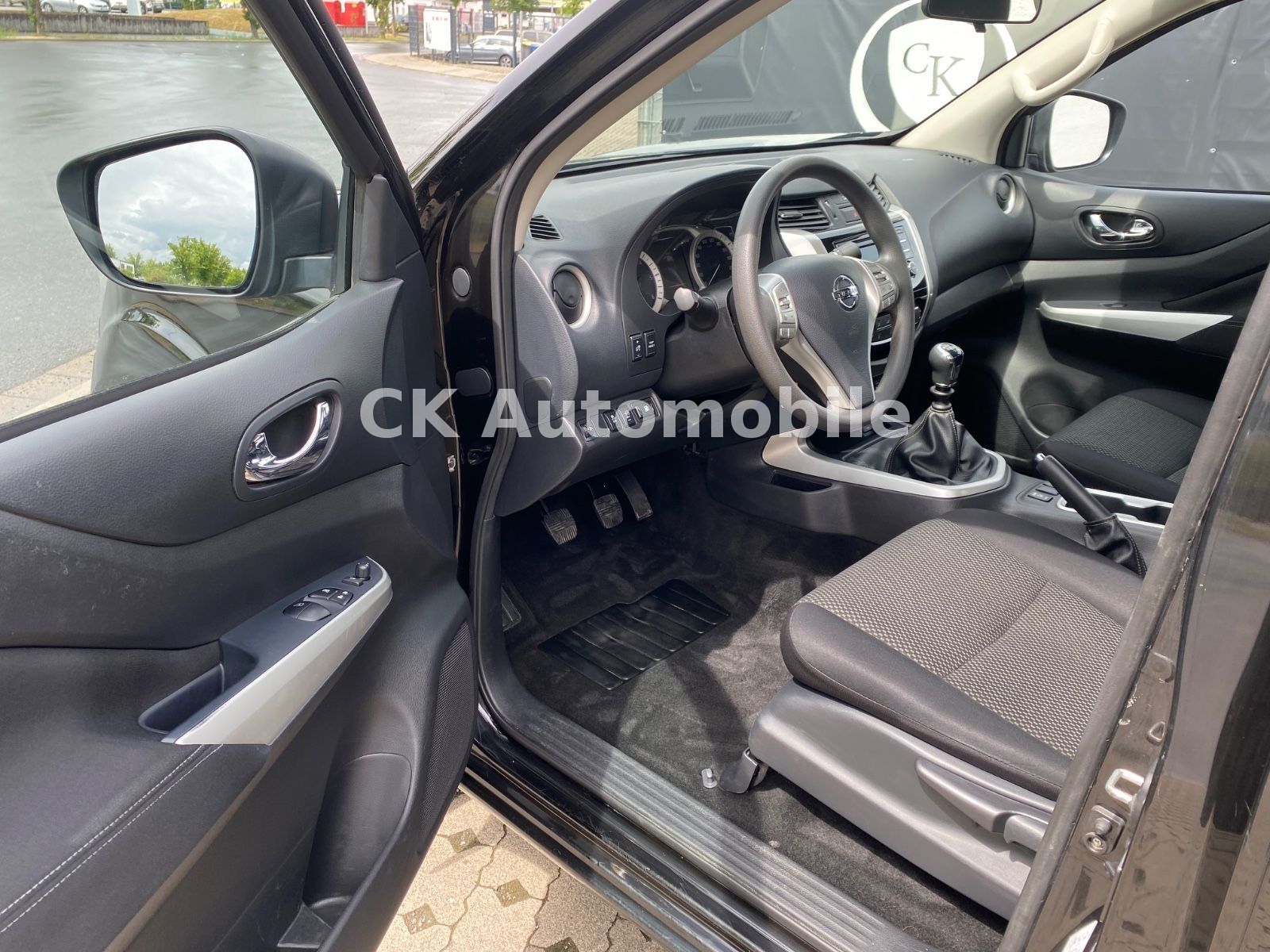 Fahrzeugabbildung Nissan Navara NP300 Acenta King Cab 4x4/AHK 3500 KG