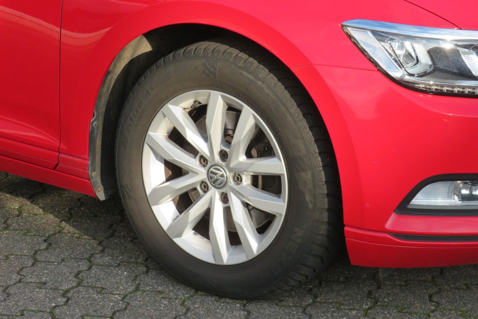 Fahrzeugabbildung Volkswagen Comfortline ACC LED KAMERA AHK NAVI APP-CONNECT