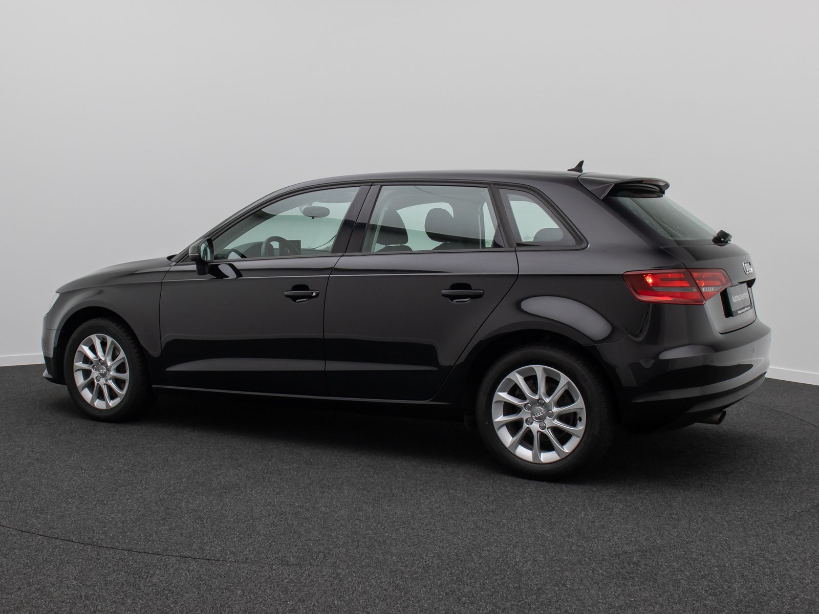Fahrzeugabbildung Audi A3 Attraction PDC KlimaAut HiFi Sitzheizung LM