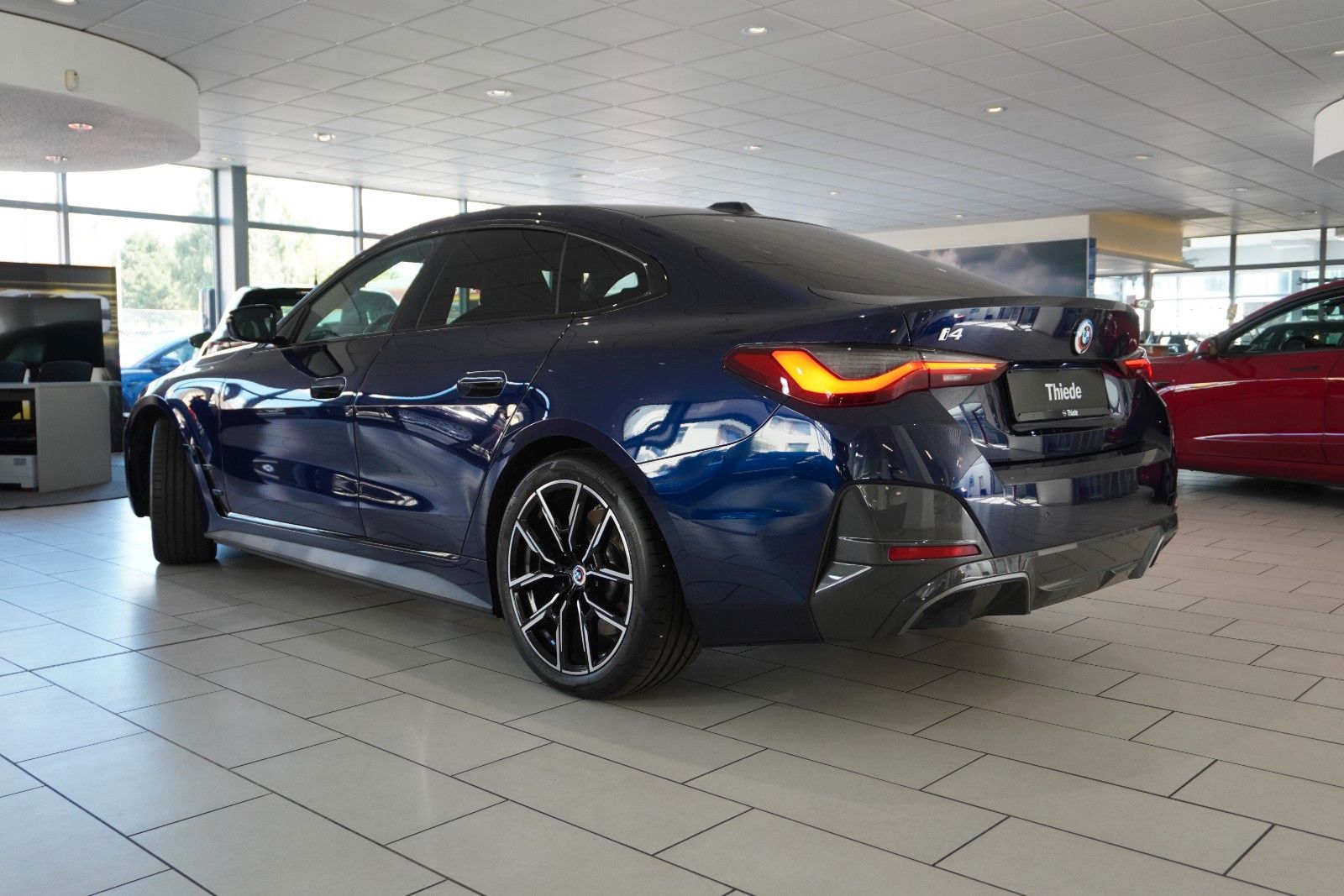 Fahrzeugabbildung BMW i4 Gran Coupe 40 eDrive M-SPORT NAVI/LED/360°/SH