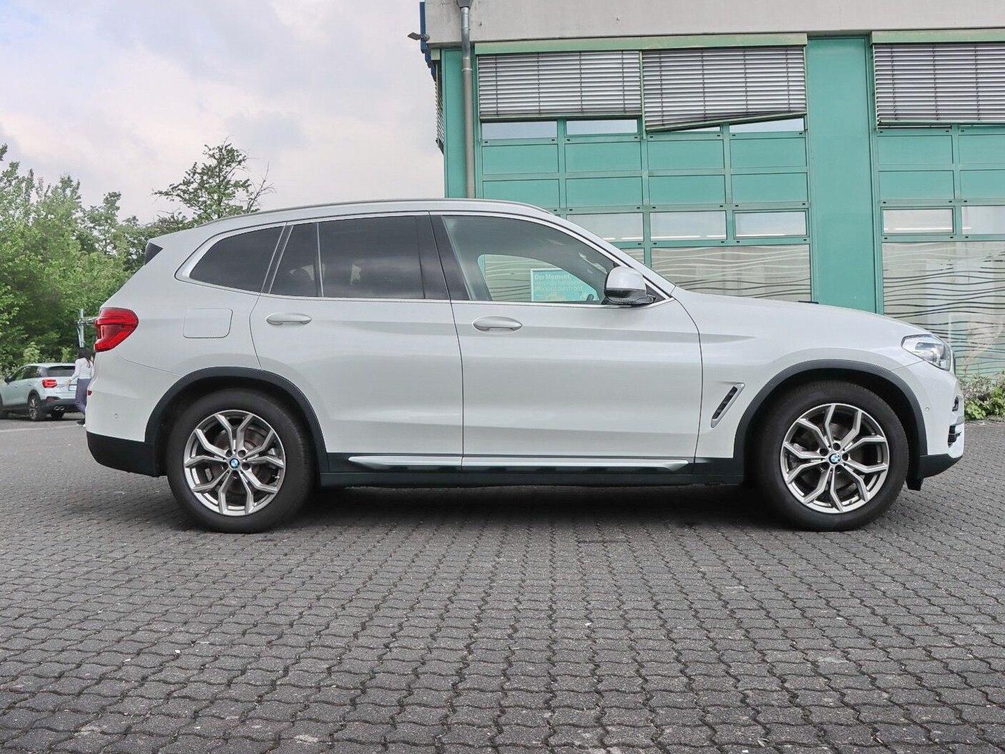 BMW X3 xDrive20d AHK Head-Up Panoramadach
