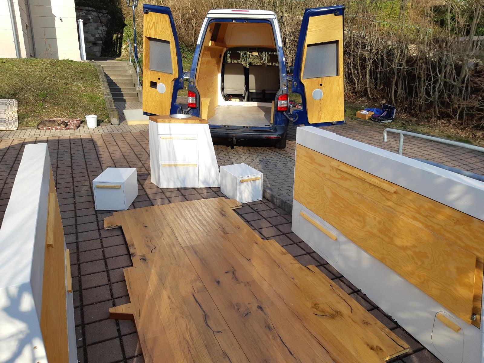 Volkswagen VW T5 Hochdach  Allrad Camper  Tischlerausbau 