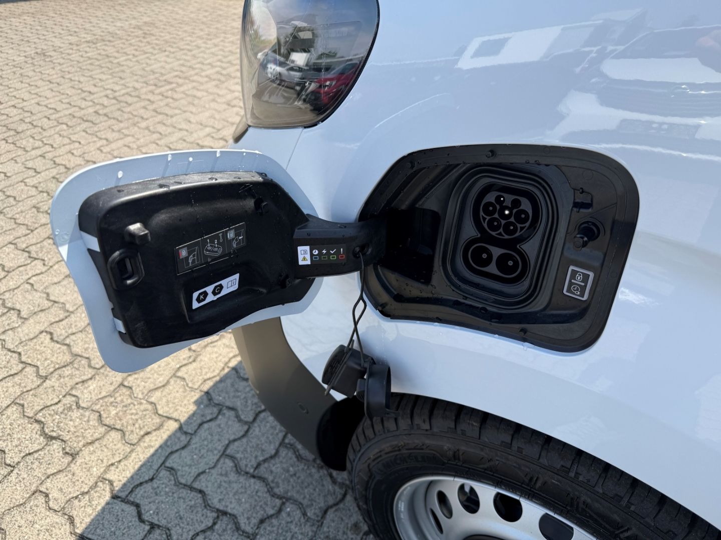 Fahrzeugabbildung Opel Vivaro -e Cargo M