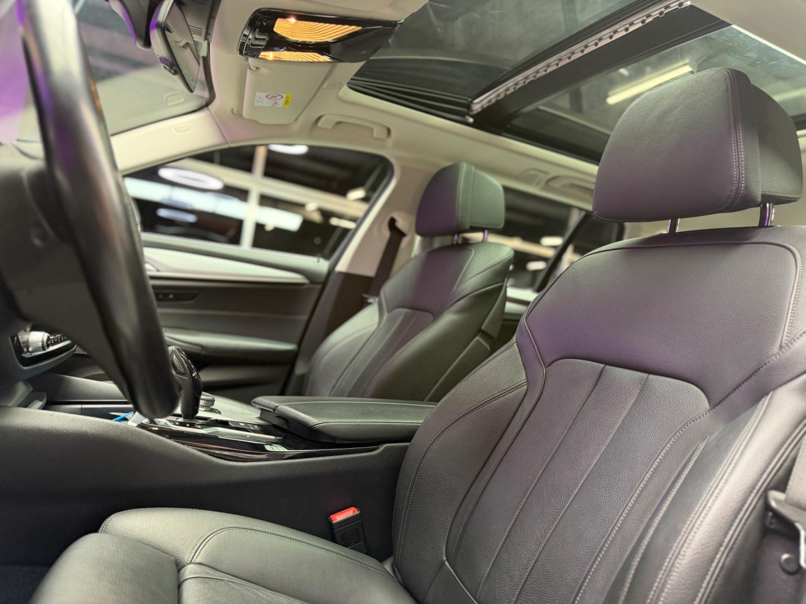 BMW 520  TouringLED/Volleder/Virtl/Standheizung/Pano