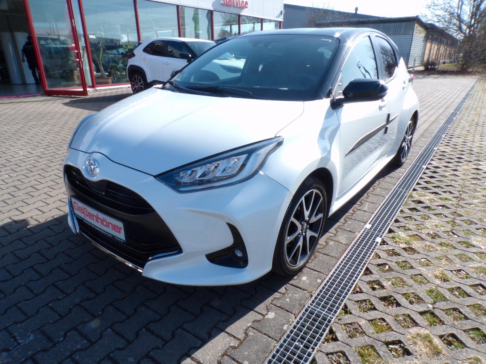 Toyota Yaris Style 1,5 Automatik 125 PS Navi wenig KM