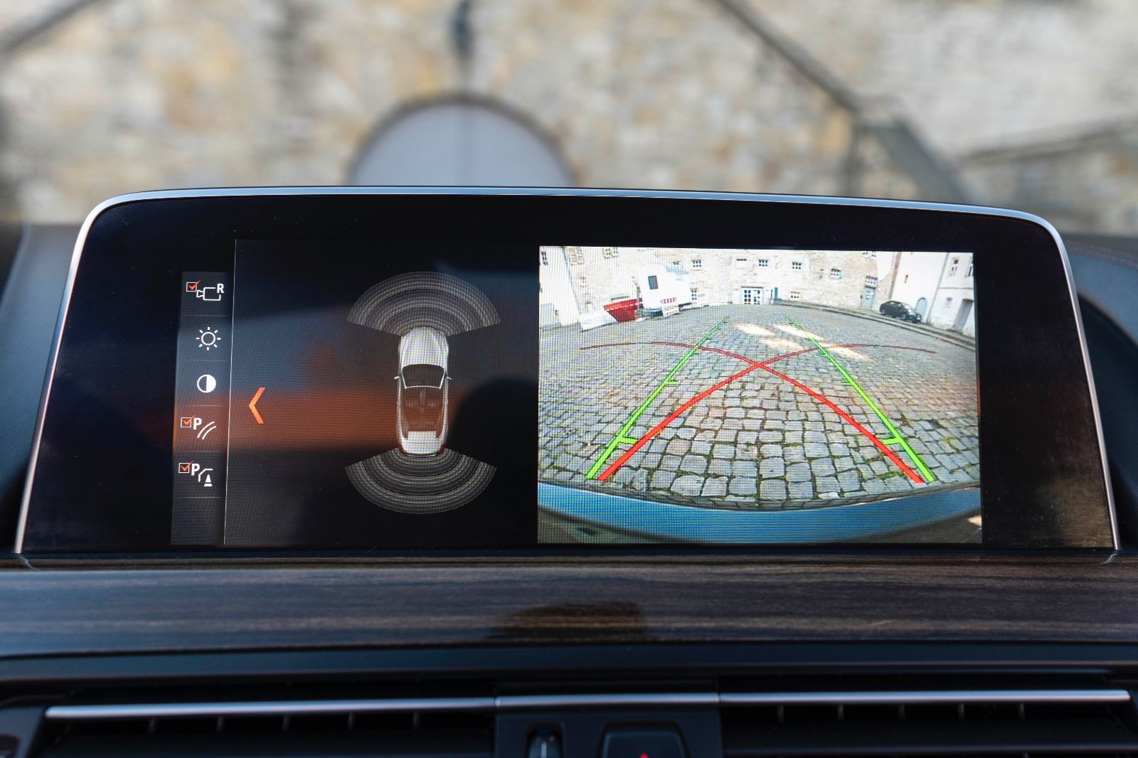 Fahrzeugabbildung BMW 650i xDrive Cabrio H&K LED CARPLAY NAV KAM ACC