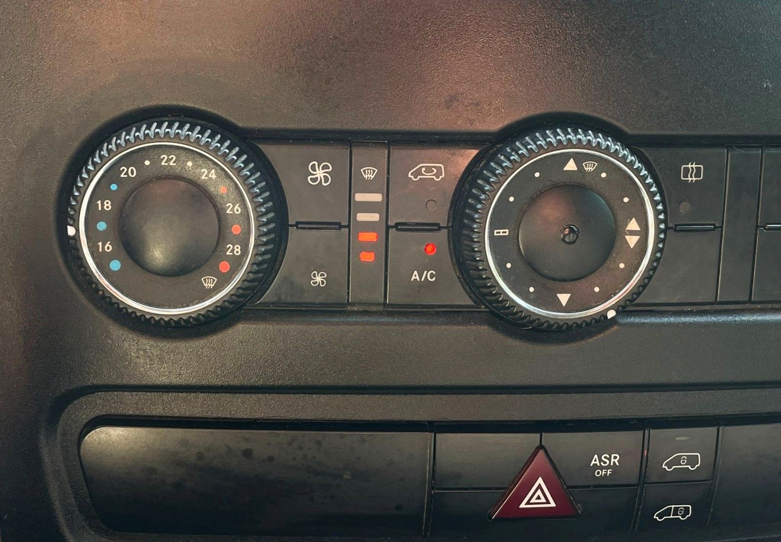 Fahrzeugabbildung Mercedes-Benz SPRINTER DOKA MAXI AUTOMATIK KLIMA  NAVI LUFTFED