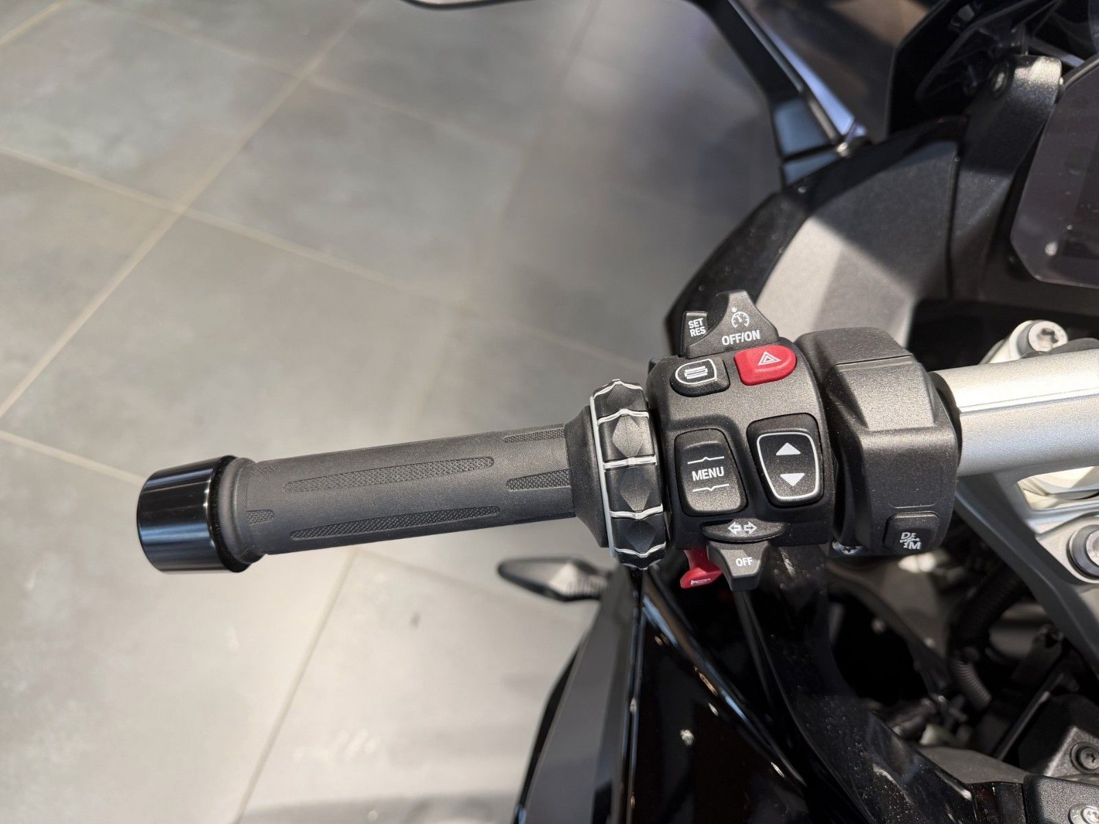 Fahrzeugabbildung BMW R 1300 RS ASA Triple Black 4 Pakete