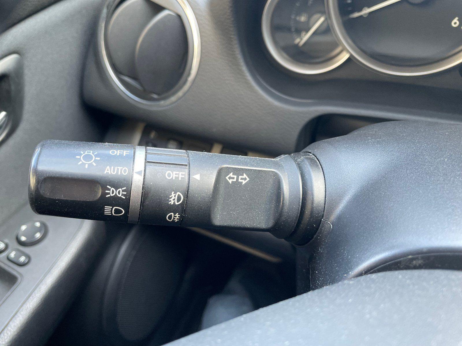 Mazda 2 2011 — photo 13