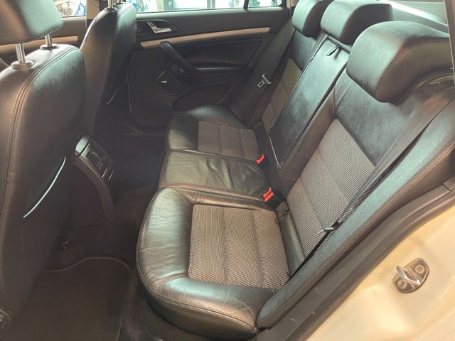 Skoda Octavia Combi Elegance DSG *NAVI*XENON*PDC*
