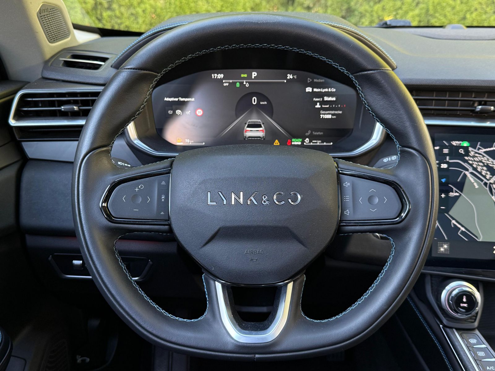Fahrzeugabbildung Lynk&Co 01 1.5 T Aut PHEV PANO+LED+NAVI+ACC+MEMO+SHZ+360