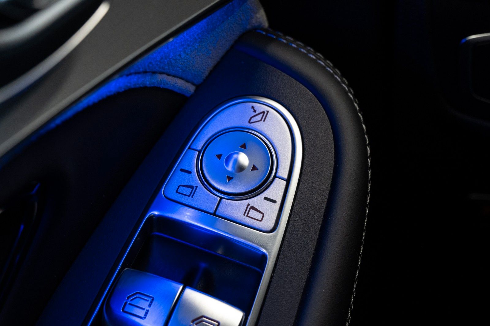 Daumennagel 44 - Mercedes-Benz GLC 63S AMG 4Matic|CARBON|PANO|HEAD-UP|VOLL