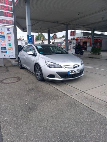 Opel Astra J GTC