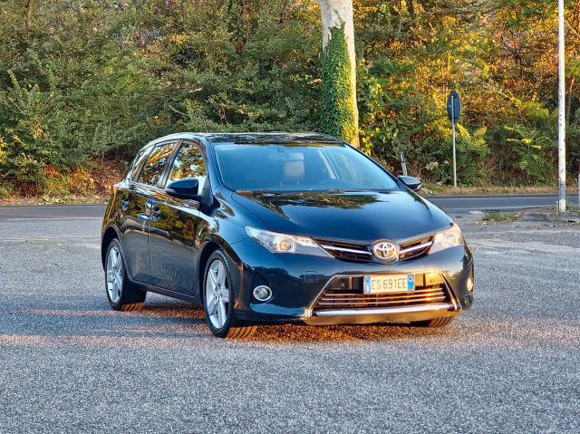 Toyota Auris 2.0 D-4D Lounge 2013-E5B Manuale