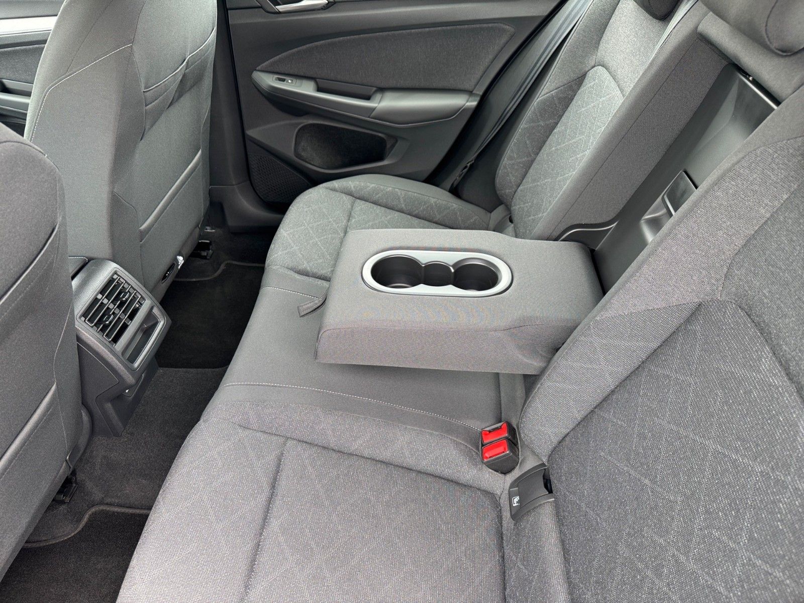 Fahrzeugabbildung Volkswagen Golf VIII Lim. Life 1.5 TSI