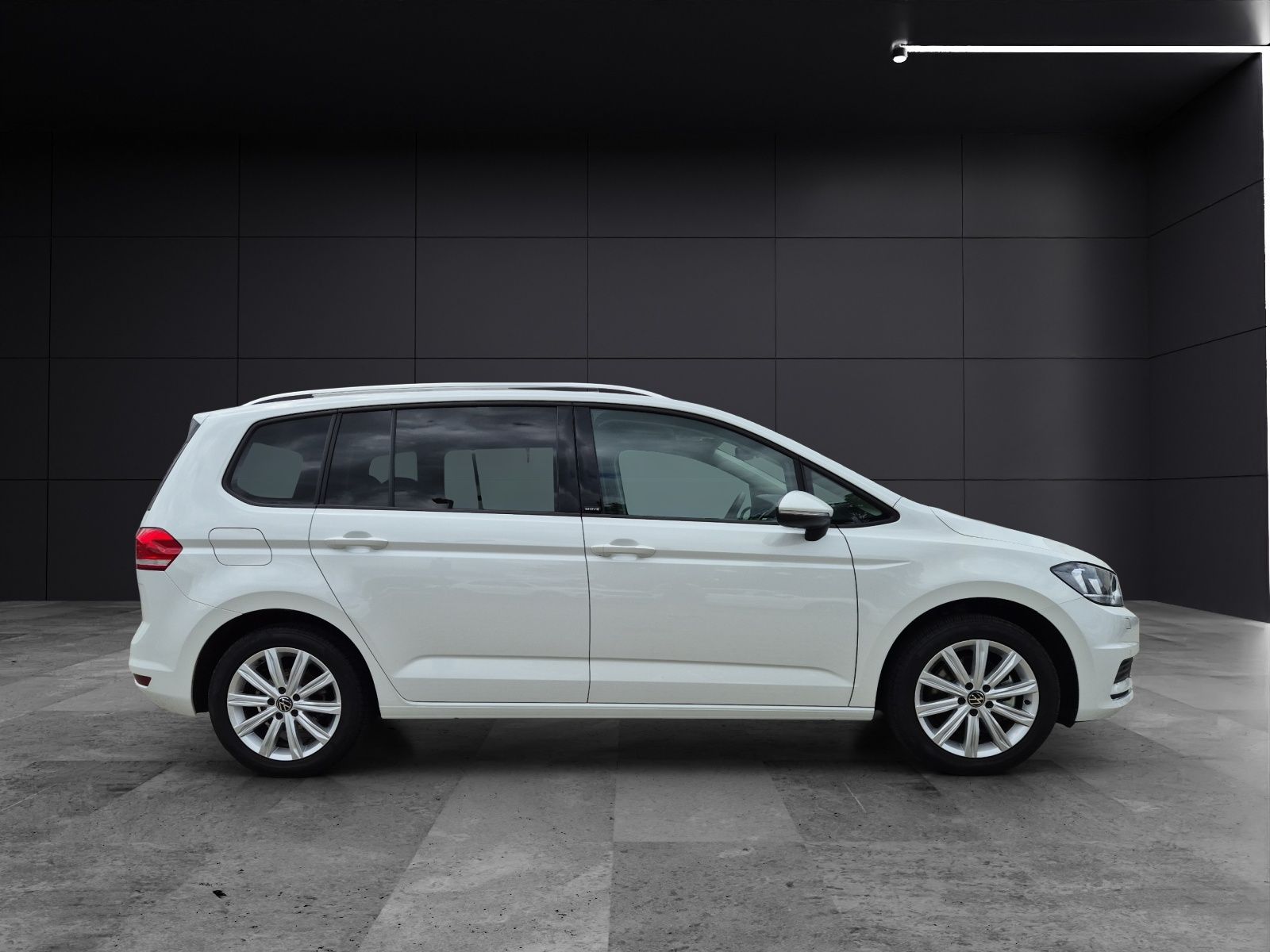 Fahrzeugabbildung Volkswagen Touran TSI Move 7-Si AHK Navi AID ACC PDC SH LM