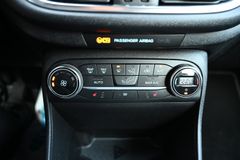 FORD Fiesta 1.0 EcoBoost Active Plus Leder Navi 1Hand