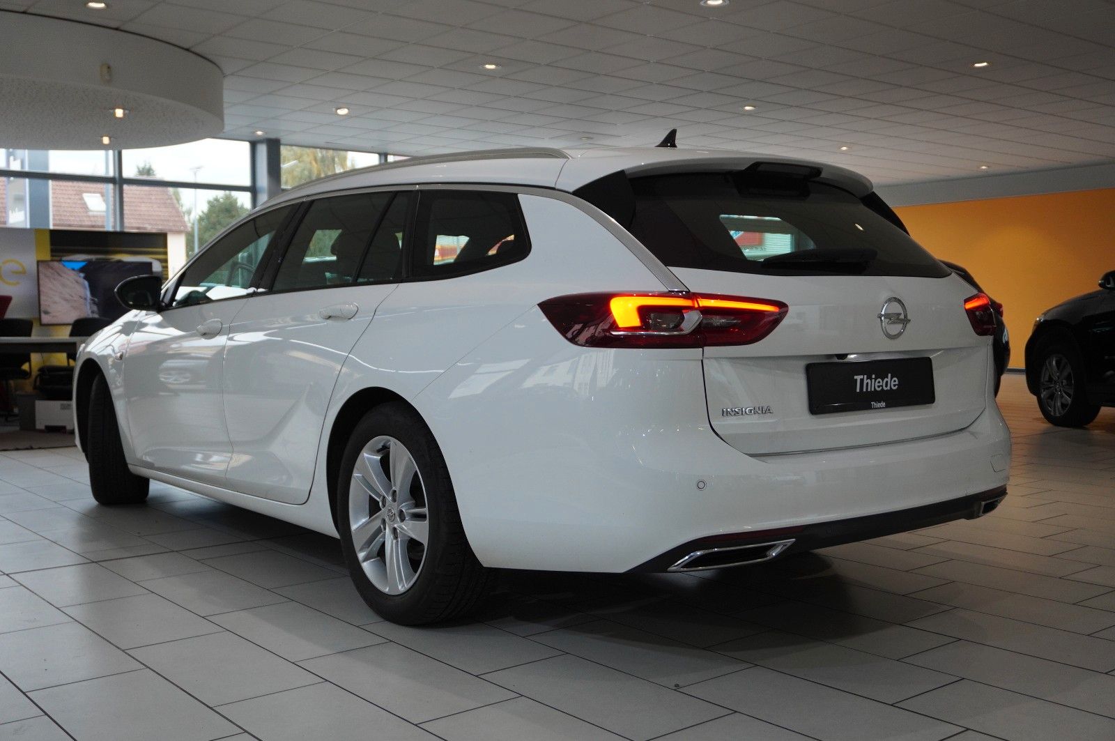 Fahrzeugabbildung Opel Insignia B ST 2.0D BUSINESS NAVI/LED/KAMERA/DAB+