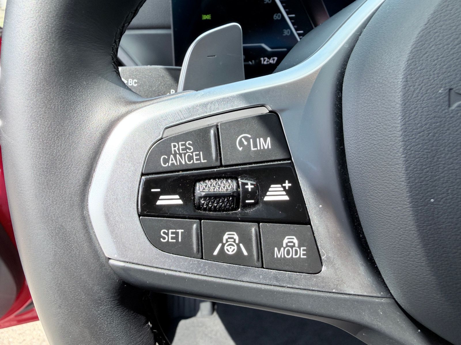 BMW 320 i Aut M Sport PANO/AHK/HUD/360°/STANDHEIZUNG foto 25