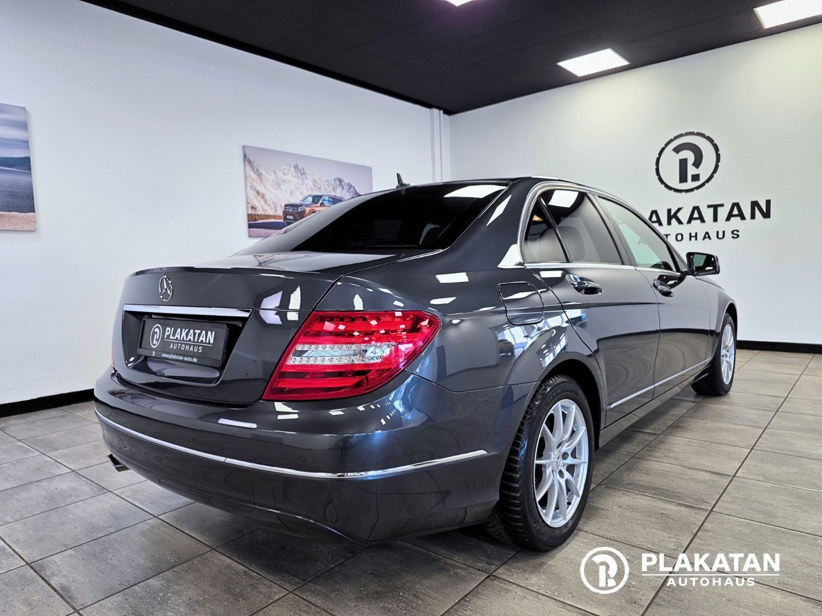 Fahrzeugabbildung Mercedes-Benz C 200 CGI Avantgarde Bi-Xenon AdaptLicht