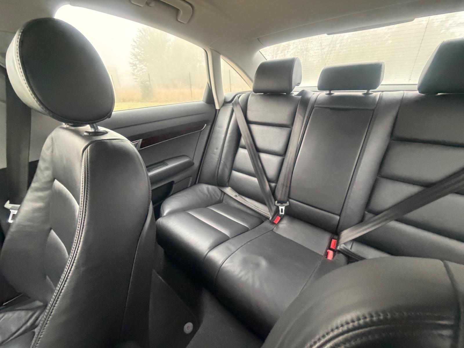 Audi A6 2.4 V6 quattro · Handschalter 