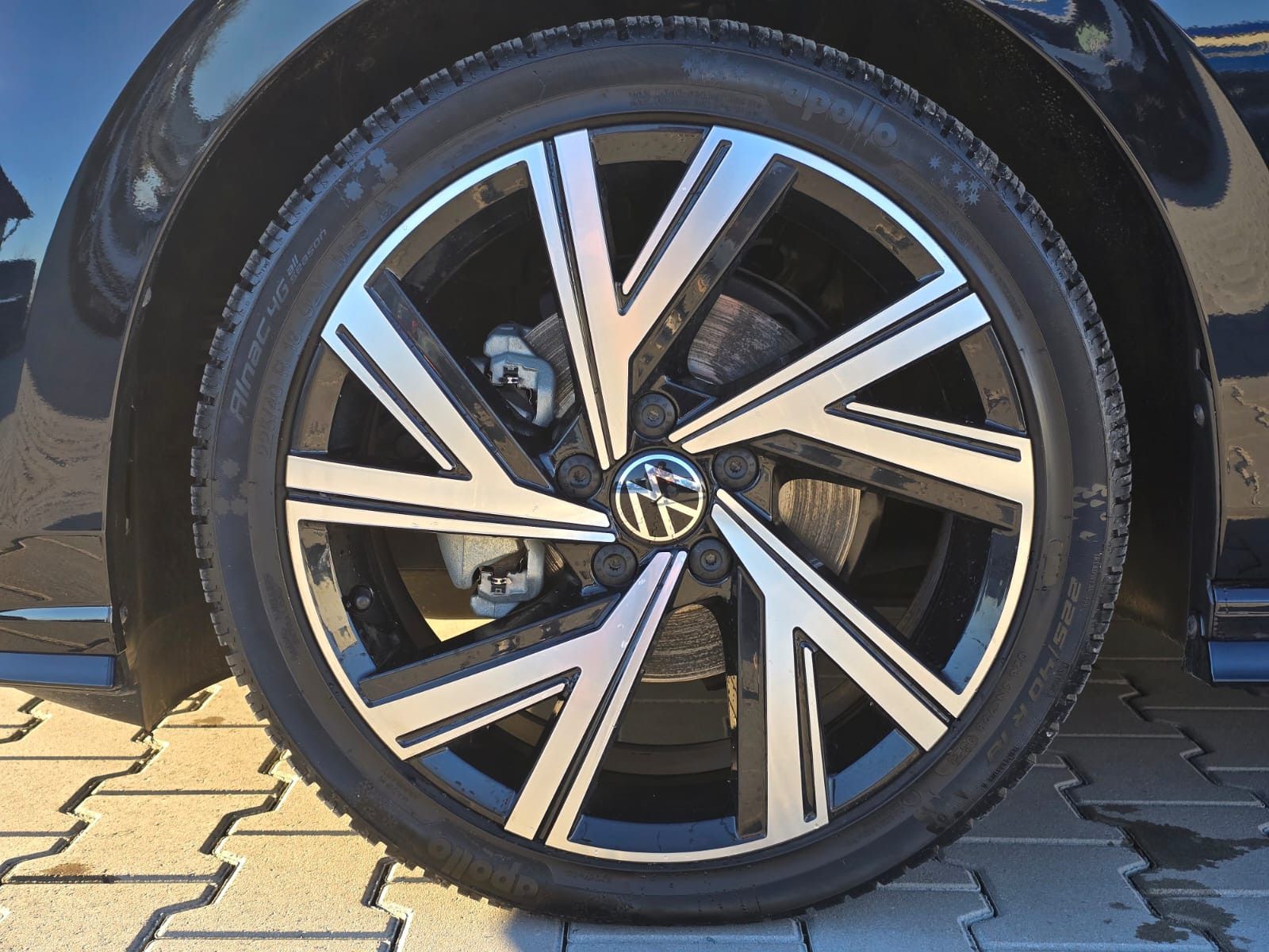 Fahrzeugabbildung Volkswagen Golf 1.5 TSI R-Line PANO*LED*ACC*KAMERA*PremNAVI