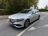 Mercedes-Benz E 220 4MATIC-AHK-COMAND-Schiebedach-LED-Ambiente - Mercedes-Benz E 220 mit Diesel-Antrieb: Taxi