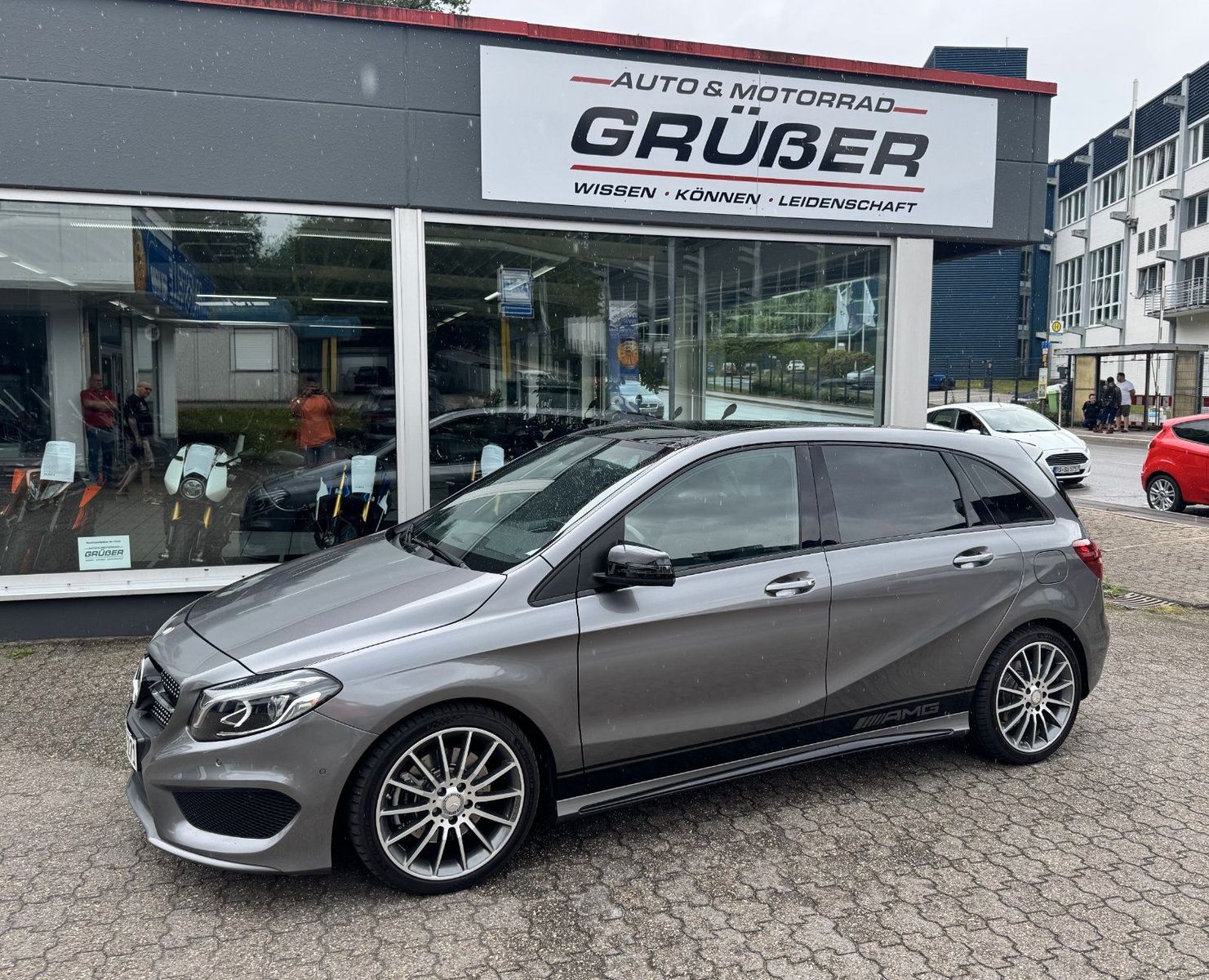 MERCEDES-BENZ Mercedes-Benz B 250 AMG *Pano*LED*Leder*Ap...