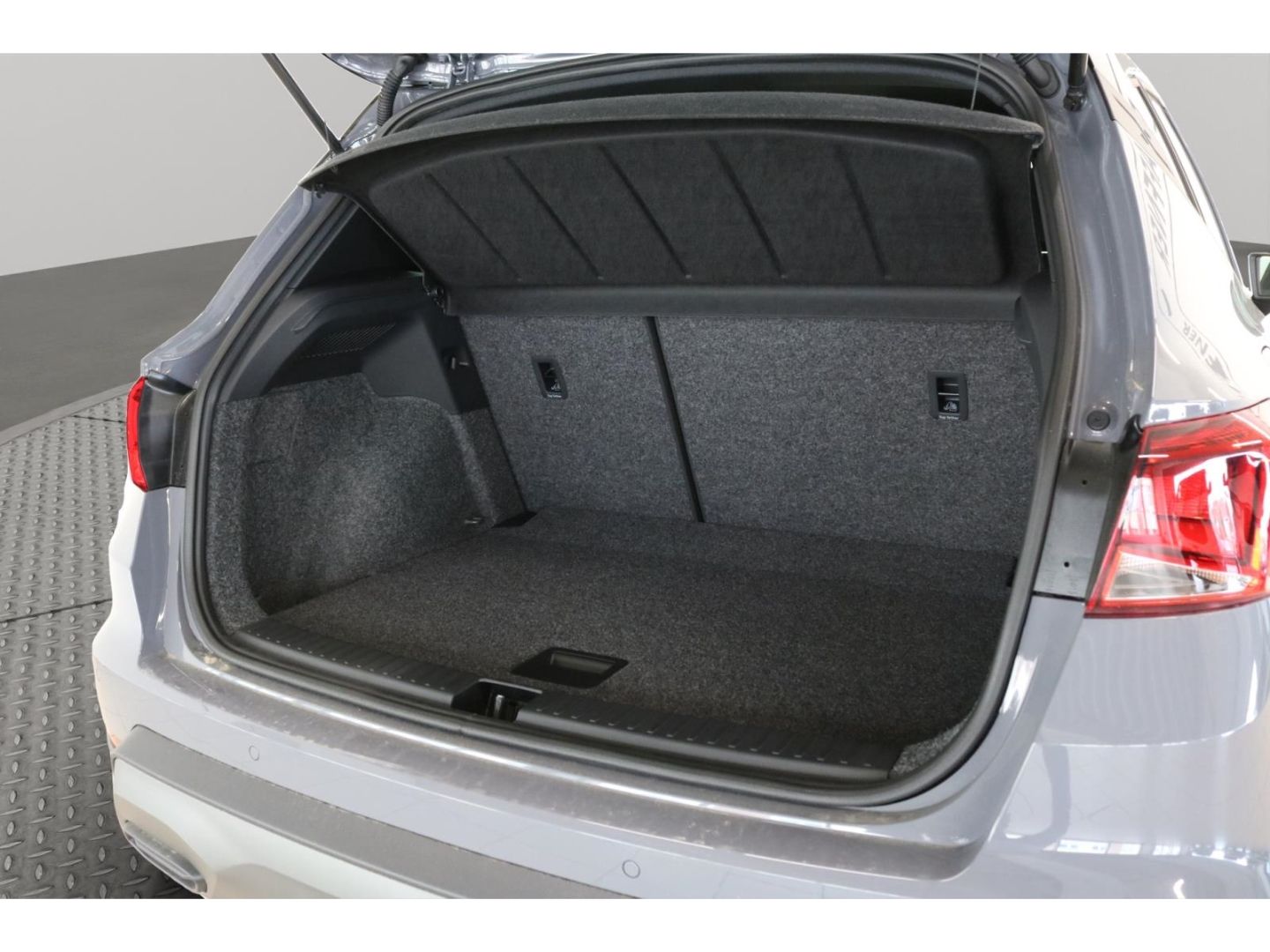 Fahrzeugabbildung SEAT Arona 1.0 TSI 70 kW Style LED ACC Mehrzonenklima