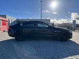 Jaguar XE Pure - schwarze Jaguar XE