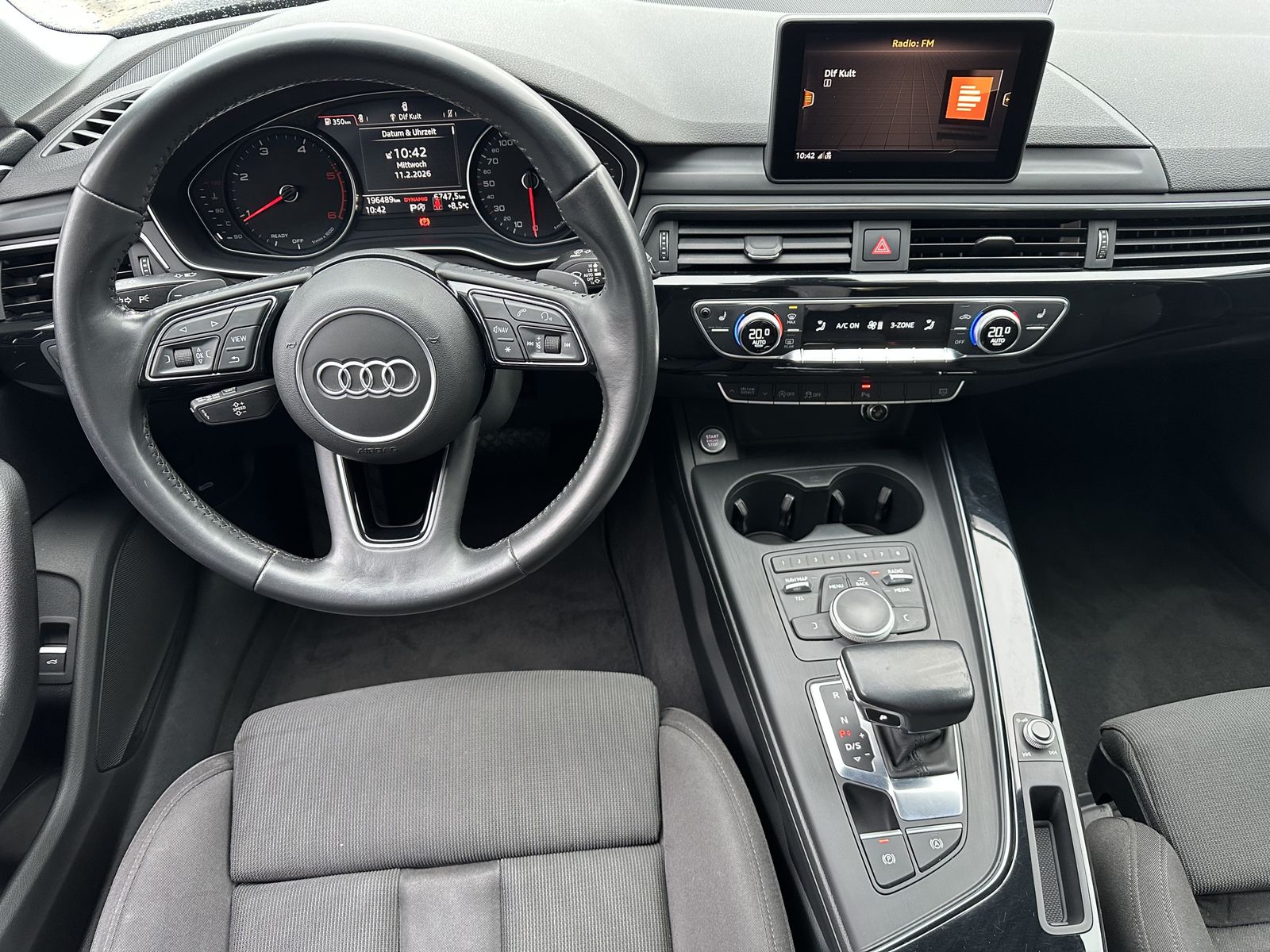 Fahrzeugabbildung Audi A4 Avant 40 TDI S-Line NAV+LED+SHZ+AHK+18ZO+1Hd