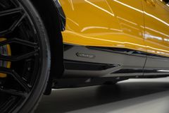 Urus 4.0 V8 SE YELLOW/BLACK YELLOW PANO B&amp;O