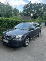 Toyota avensis - Toyota Avensis in Frankfurt (Main)