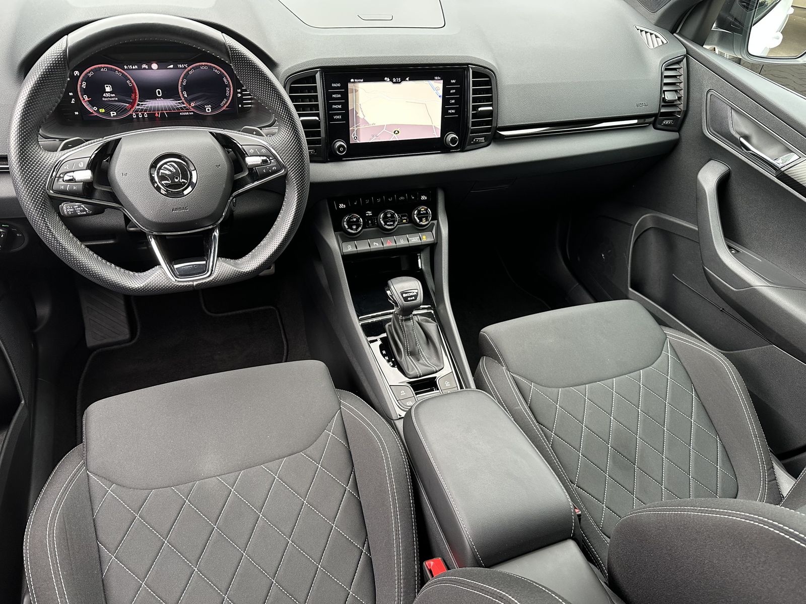 Fahrzeugabbildung SKODA Karoq 2.0 TSI 4x4 DSG Sportline NAV+LED+VCOCKPIT
