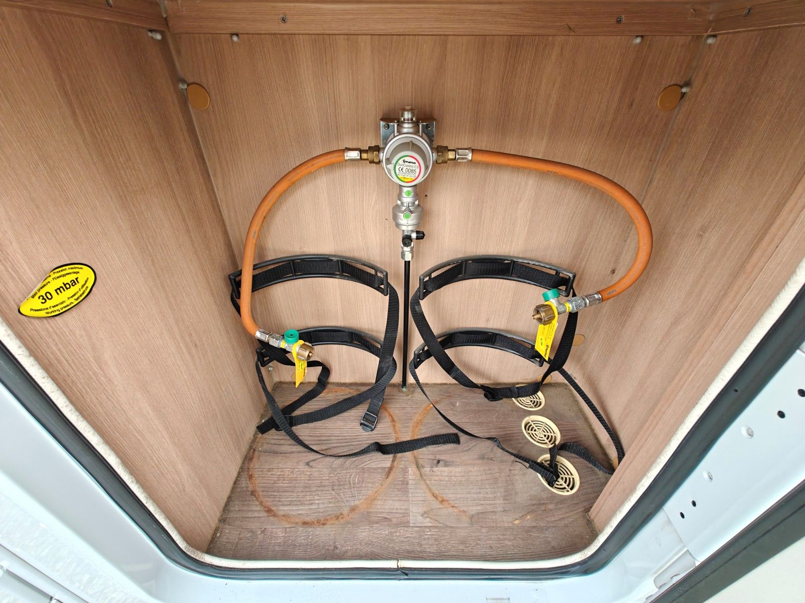 Fahrzeugabbildung Roller Team Kronos 275 - SAT, TV, Solar, 6 Sitz/Schlafplätze