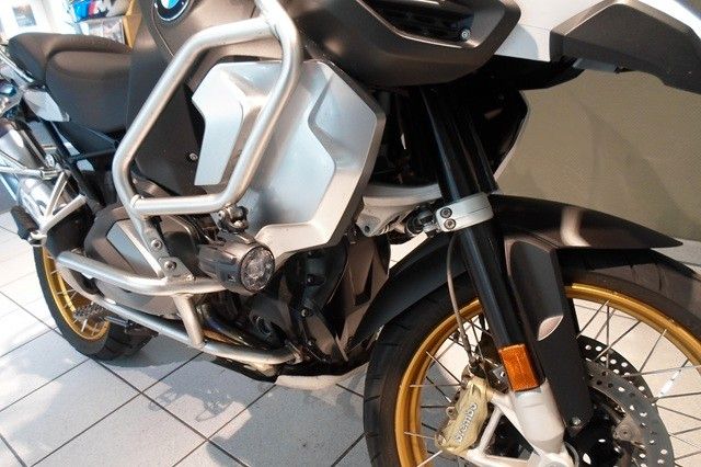 Fahrzeugabbildung BMW R1250GS ADV Style Rallye mit Tankrucksack