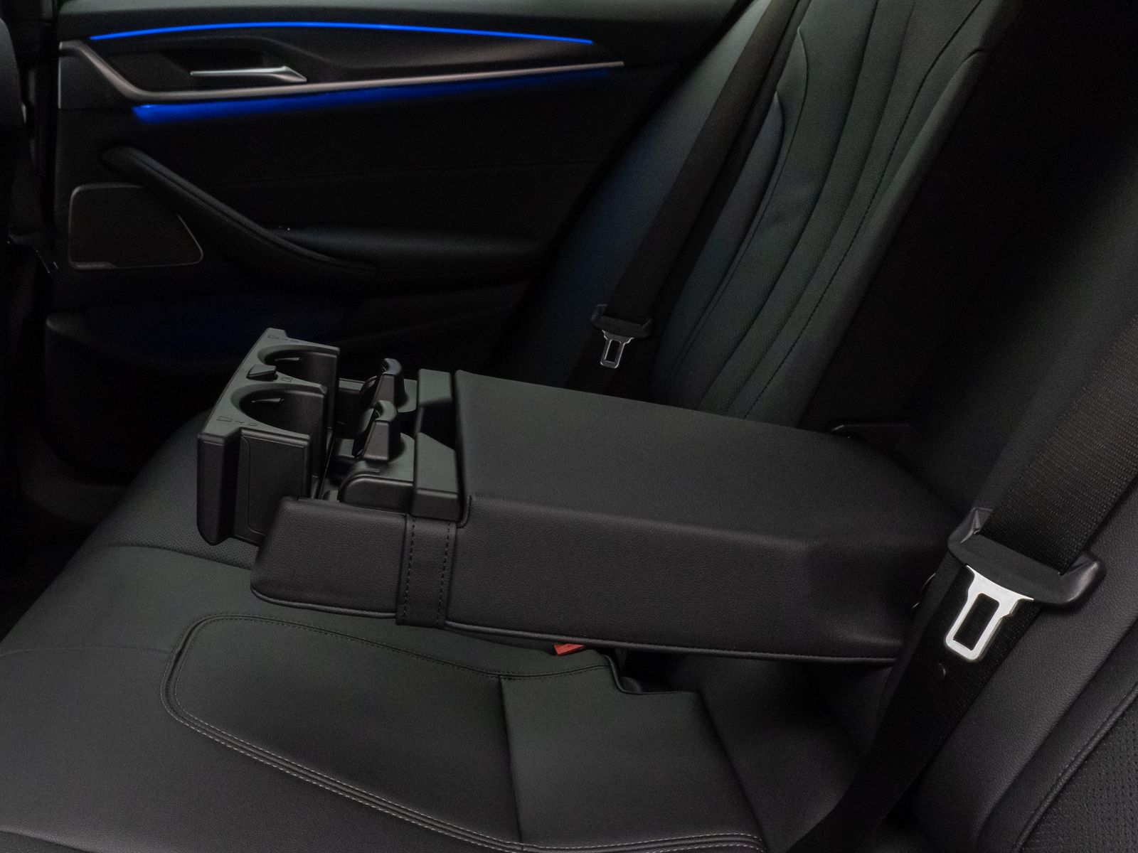 Fahrzeugabbildung BMW 530d xD M Sport Kamera HUD DAB H/K Komfort Alarm