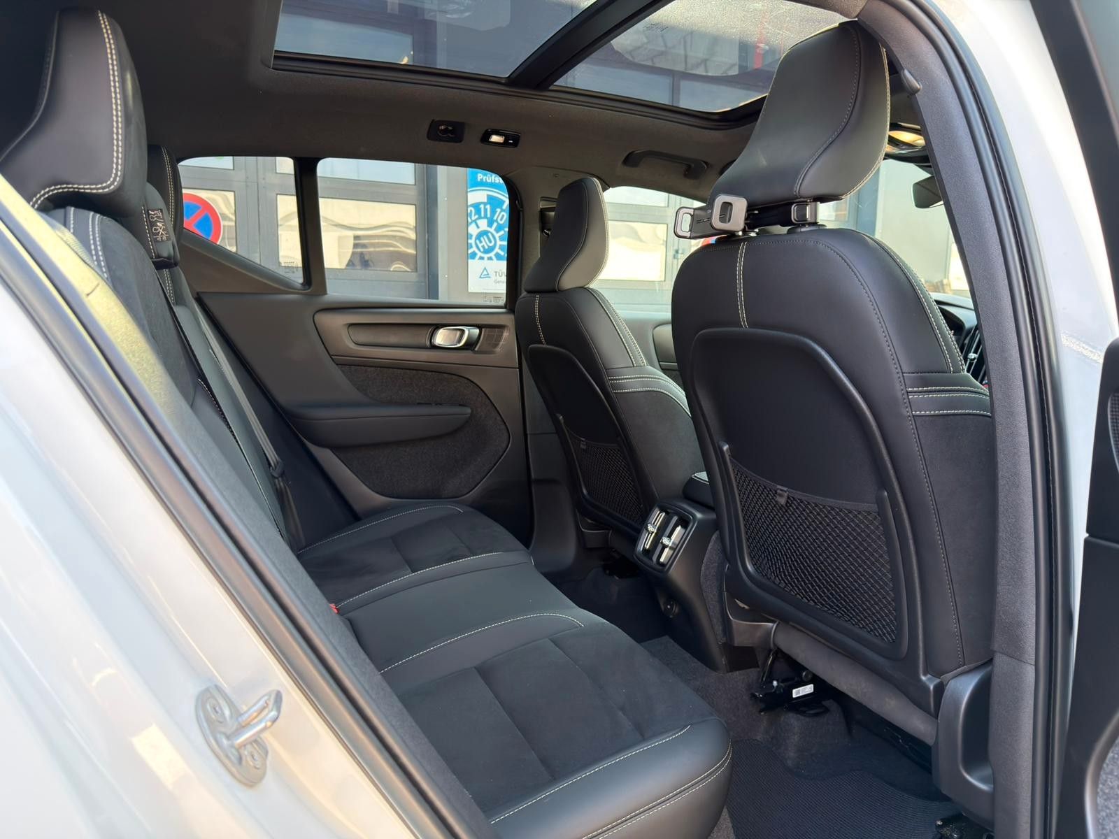 Fahrzeugabbildung Volvo XC40 B4 AWD Ultimate Dark*PANO*STDHZG*360°*ACC