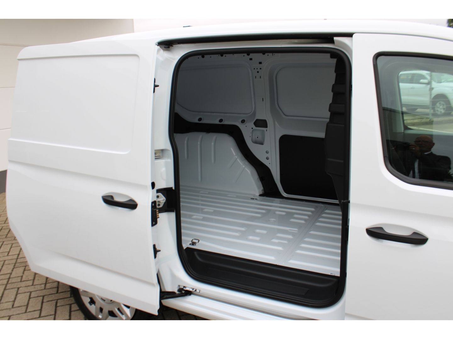 FORD Transit Connect L2 Kasten 2.0 EcoBlue Trend AHK - Image 8